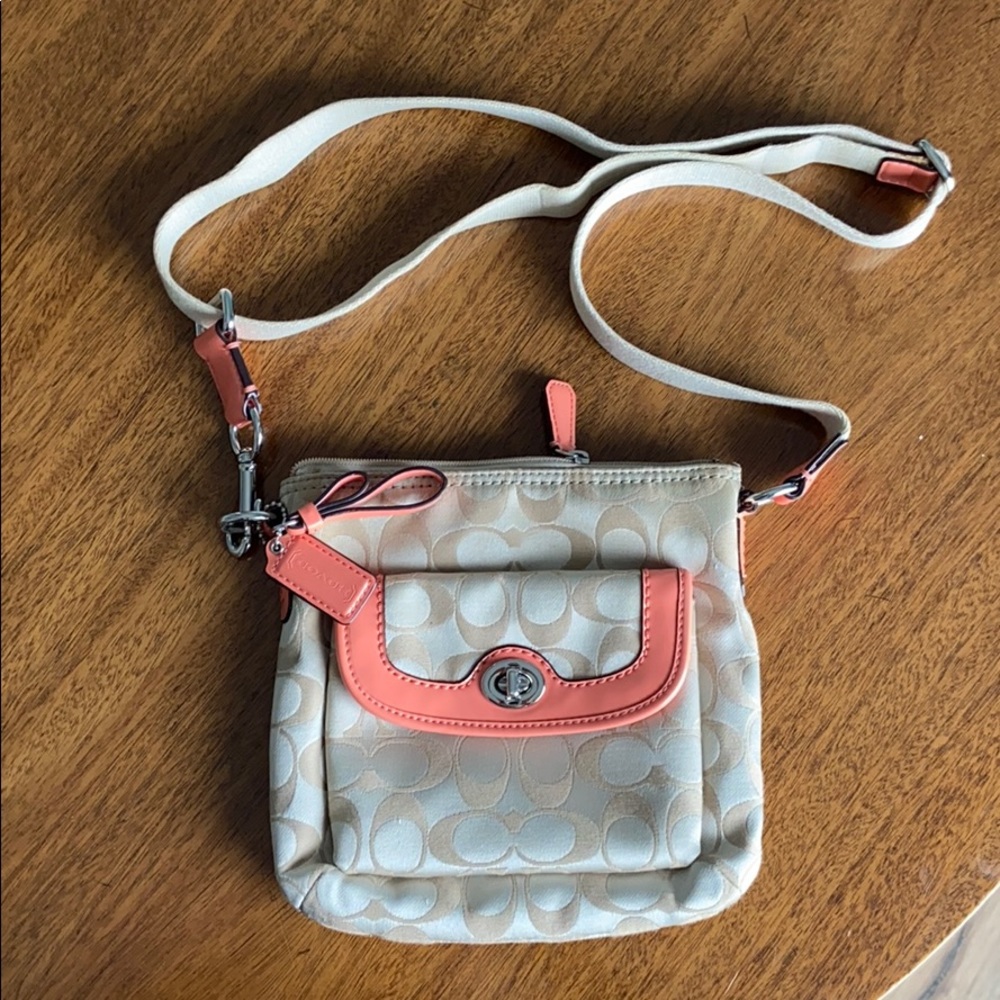 Coach adjustable crossbody pocketbook